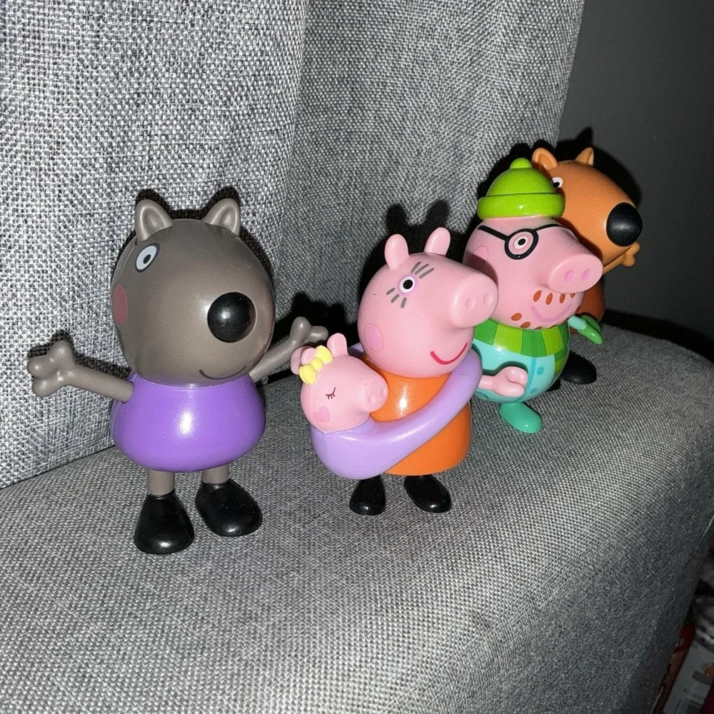Peppa Pig Peppa's Family of Five Baby Evie in Carrier Exclusive Figures Dad Mom